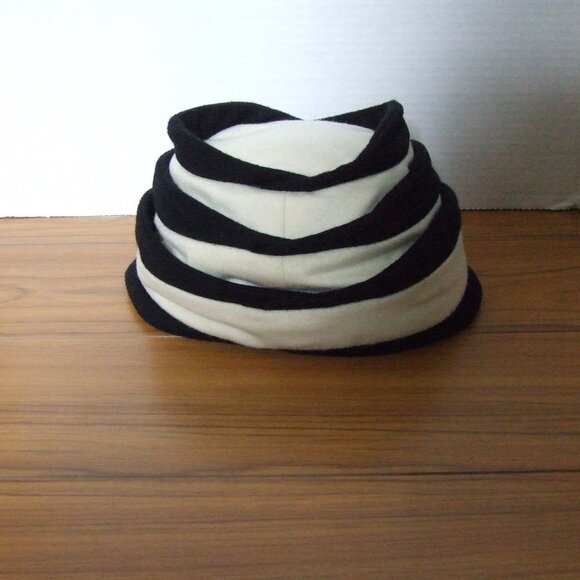 Nicola Gebhard hat black and white fleece material fall winter beehive layered - Picture 7 of 9